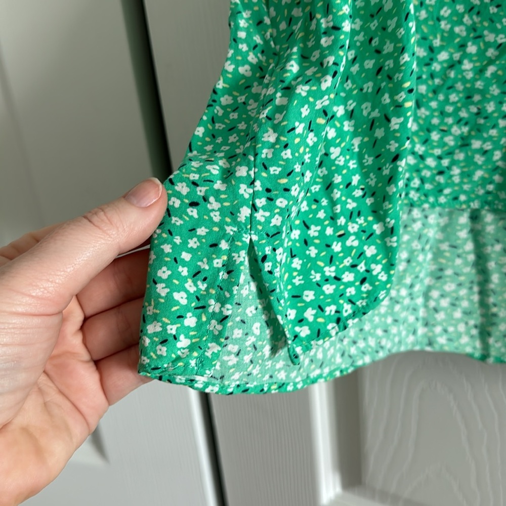 Green floral tank top,adjustable straps, old navy size xl, green black yellow - Picture 6 of 6